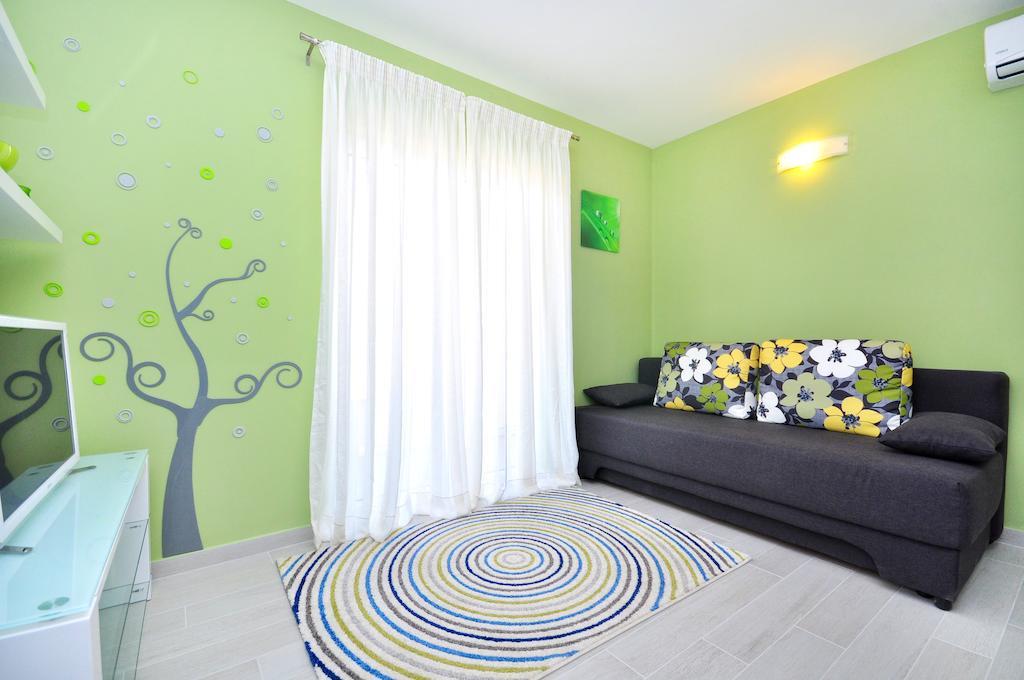Apartments Sakal Trogir Oda fotoğraf